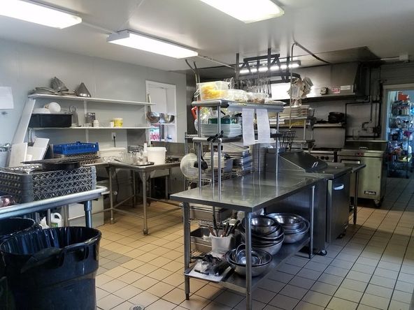 Applewood Apartments and Restaurant: 120 North Rd, Highland, NY 12528